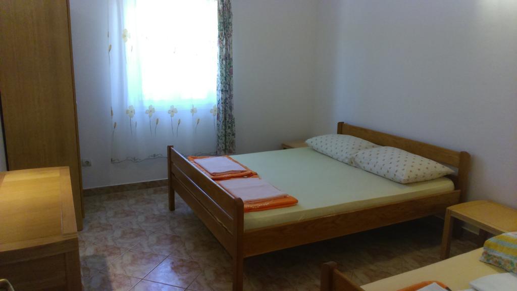 Apartments Villa Venera Ražanac Extérieur photo